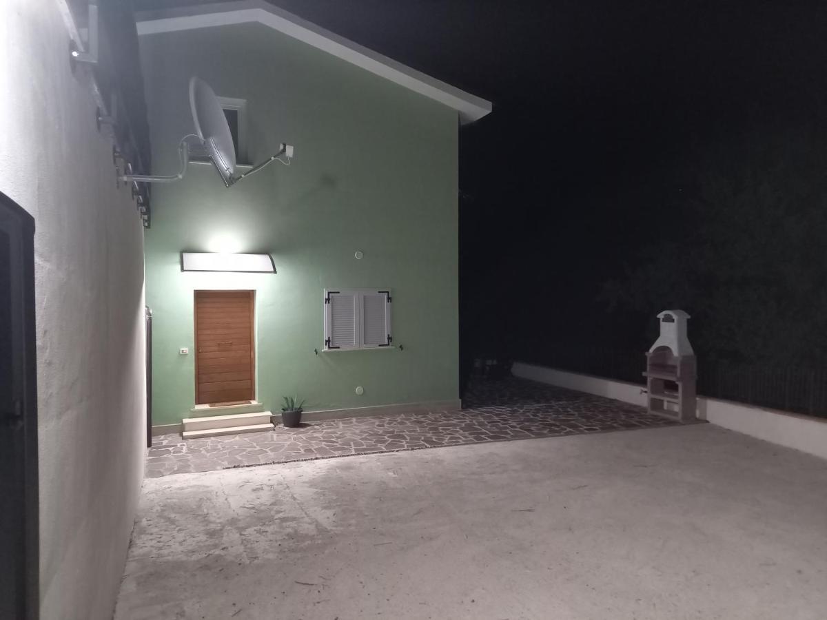 فيلا Casaletto Santo Spirito Labro المظهر الخارجي الصورة